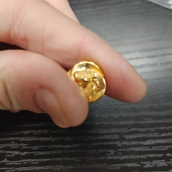 Beautiful Authentic Chanel buttons - Picture 4 of 4